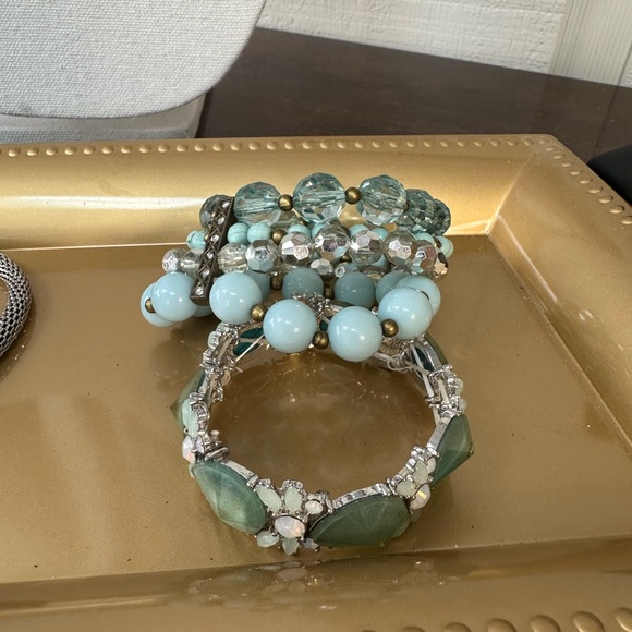 Set of 4 silvertone mint green bracelets - Picture 9 of 10